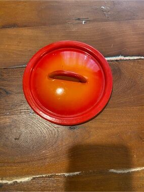 Descoware Red-Orange Round Pot Lid with Handle
